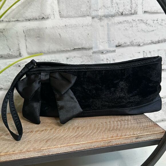 LOFT Black Velvet Pouch Wristlet - Picture 1 of 6